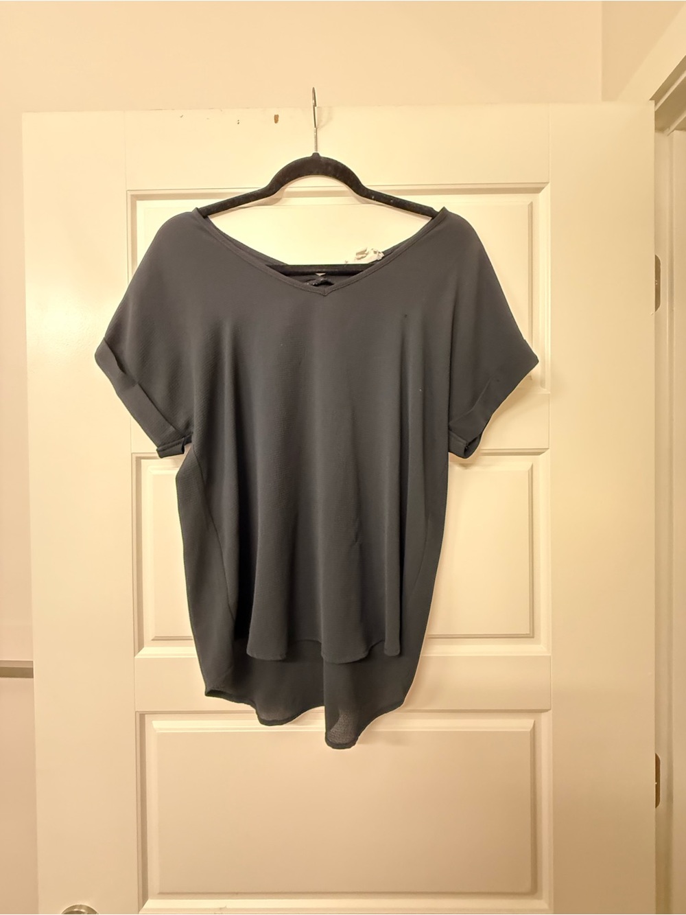 Relaxed V-Neck Short Sleeve Top - black